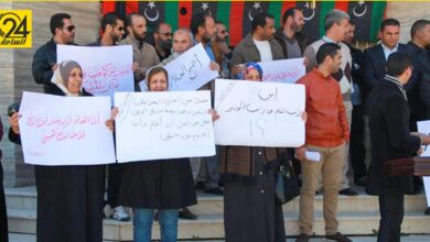 وقفة احتجاجية لمعلمي المنطقة الغربية والجنوبية أمام مقر الأمم المتحدة للمطالبة بزيادة رواتبهم