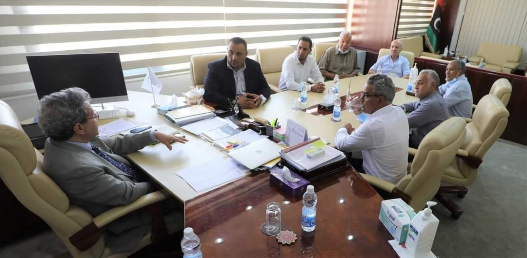 وزير النفط: ملتزمون بحقوق بلدية أوجلة