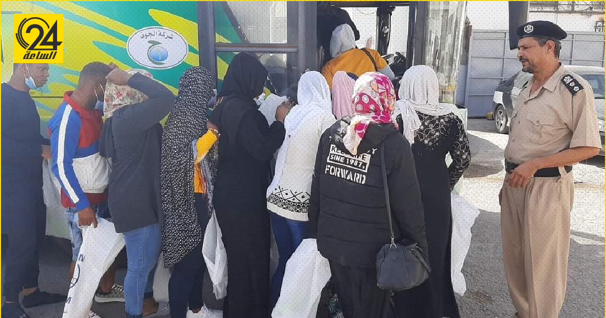 ترحيل 163 مهاجرًا إلى نيجيريا عبر مطار معيتيقة