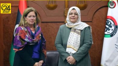 ستيفاني ووزيرة العدل