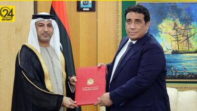 المنفي يستلم أوراق اعتماد سفير الإمارات