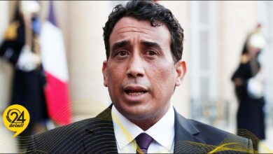 المنفي