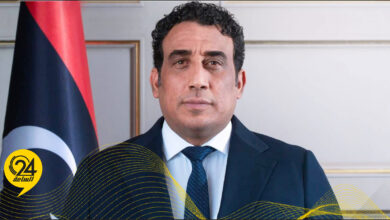 المنفي