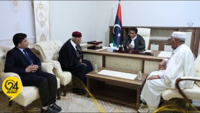 المنفي