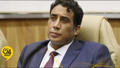 المنفي