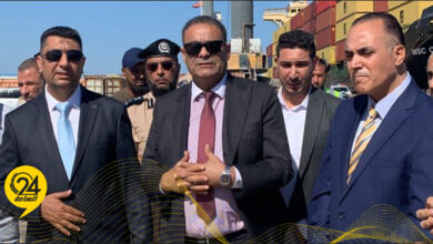 وزير المواصلات بحكومة الوحدة يتفقد سير العمل بميناء الخمس البحري