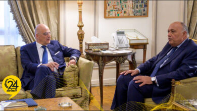وزير الخارجية اليوناني يبحث مع نظيره المصري "الأزمة الليبية" وملف شرق المتوسط