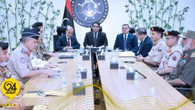 المنفي