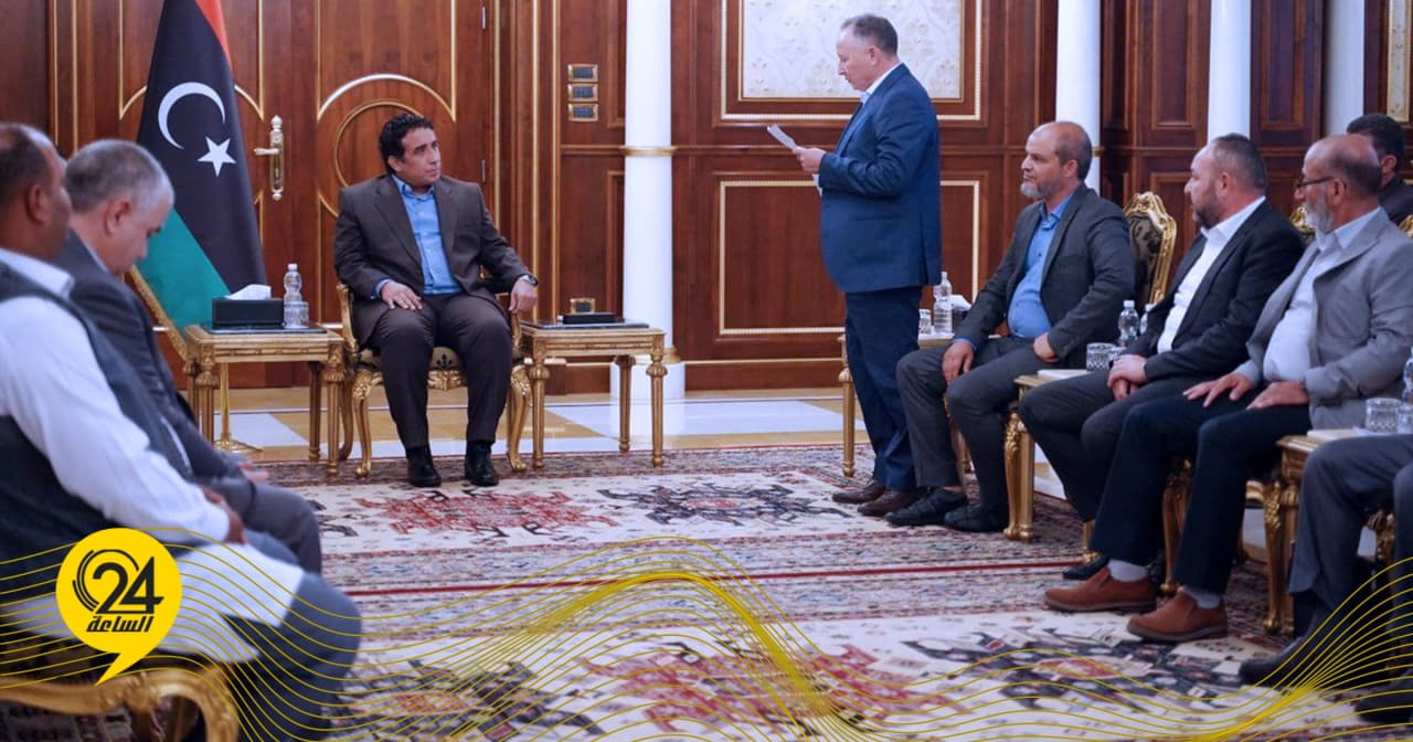 المنفي