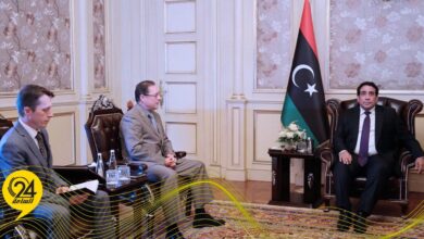 المنفي
