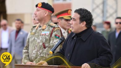 المنفي