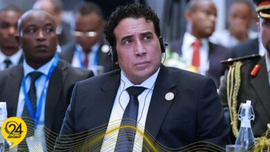 المنفي