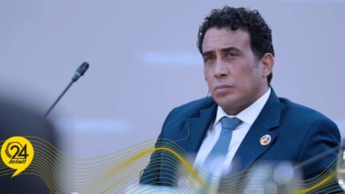 المنفي