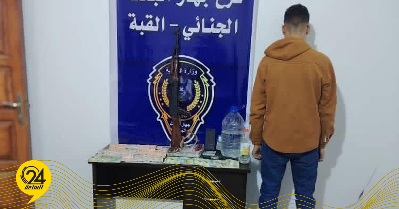 البحث الجنائي القبة يضبط مروجاً بحوزته خمور ومخدرات و”كلاشنكوف”