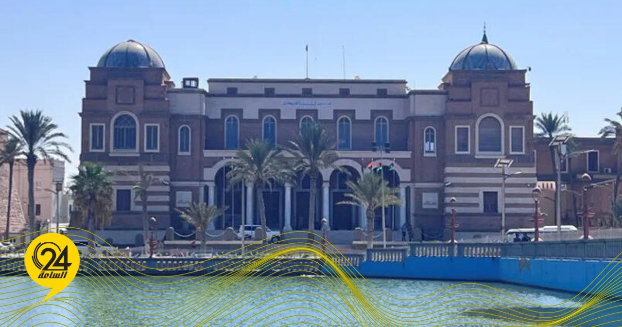 المركزي يعلن بدء استيراد الدولار نقدًا بعد سنوات من الحظر