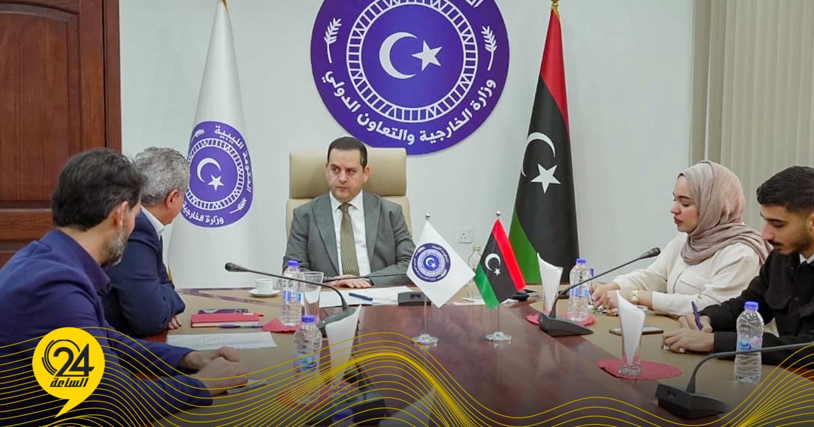 “الحويج” يبحث مع بعثة الاتحاد الدولي للهلال الأحمر تعزيز التعاون الإنساني