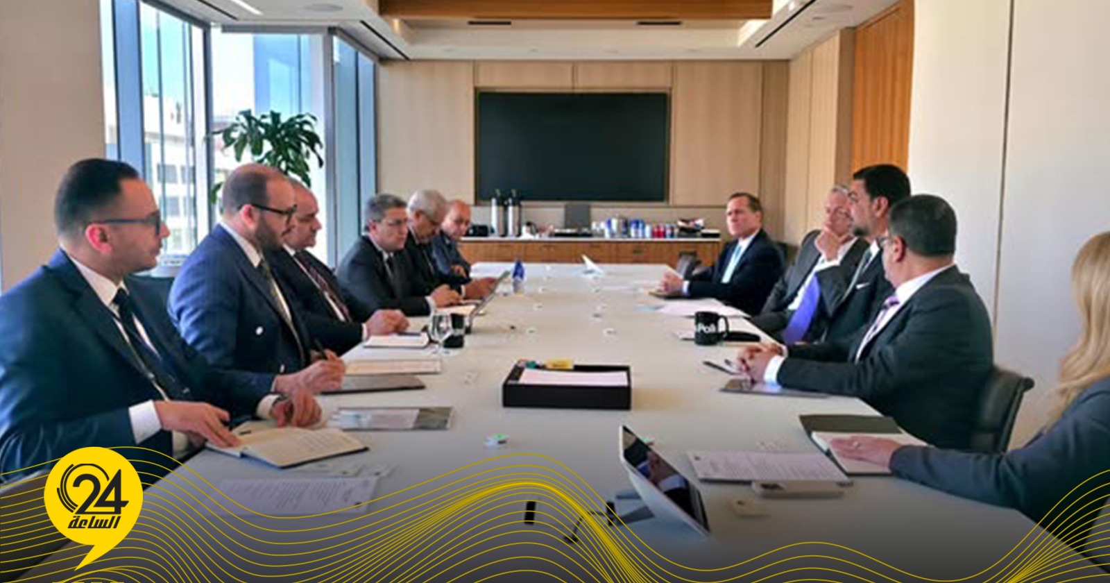 المصرف المركزي يبحث مع بنك أمريكي سبل تعزيز الاستقرار النقدي