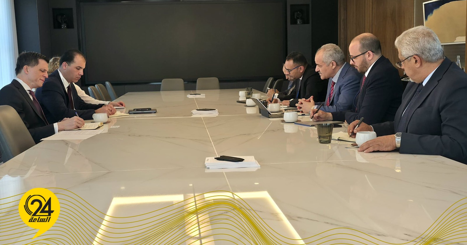 محافظ المركزي يبحث تعزيز الاستقرار المالي مع مسؤولي “جي بي مورجان”